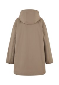 Béžová voděodolná pláštěnka s kapucí, dlouhými rukávy a nastavitelnými patentkami na manžetách, zobrazena zezadu na bílém pozadí.