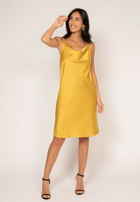 Dona x Lisa COURTE IDALIA - Robe de jour - mustard yellow