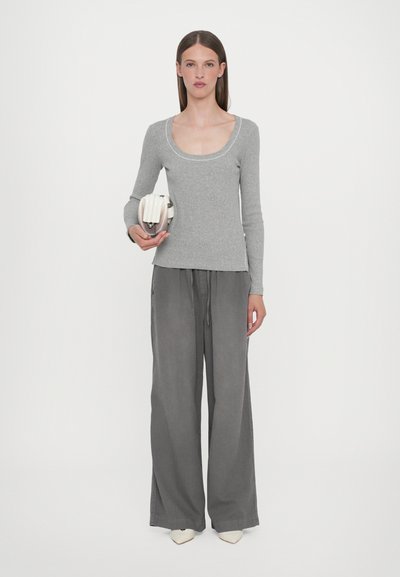 CLOSED FLAT LOCK LONG SLEEVE - Pikkade varrukatega topp - light grey