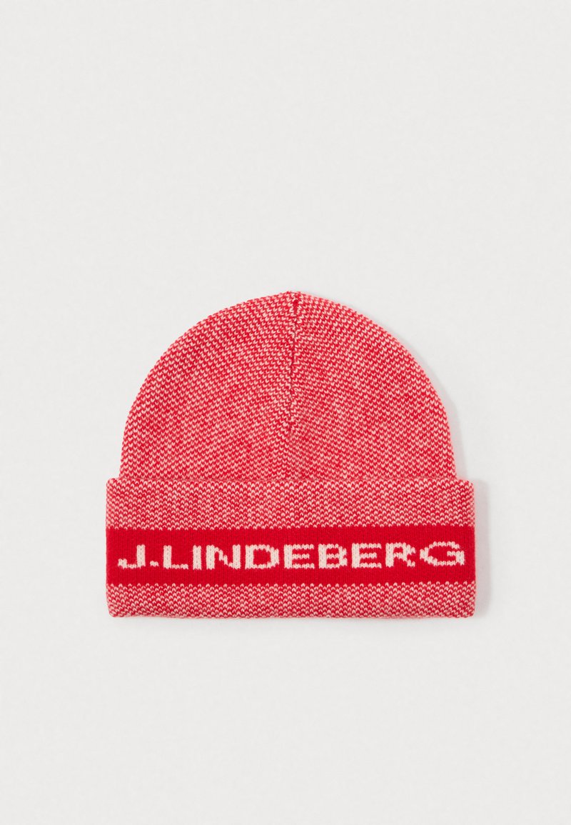 Gorro de punto rojo con un patrón texturizado, que presenta un dobladillo con el logo "J. LINDBERGS" en letras blancas contrastantes.