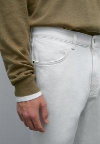 Massimo Dutti SLIM FIT - Jeans slim fit - white