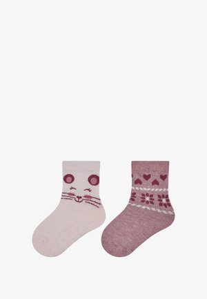 Socken mit einem hellrosa Design, auf einem Socke befindet sich ein Katzenkopf und der andere eine gemusterte burgunderfarbene Socke mit Herzen, aus einem Baumwollmischmaterial.