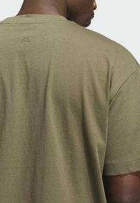 adidas Performance TEE - T-shirts print - olive strata