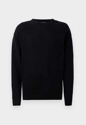 Suéter negro de punto con cuello redondo, mangas largas y un patrón texturizado en toda la prenda. Presenta puños y dobladillo acanalados.