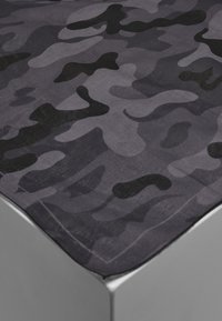 MSTRDS ACCESSOIRES BANDANA CAMO - Tørklæde / Halstørklæder - dark camouflage