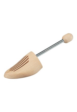 Holz-Schuhanzieher mit einer abgerundeten Spitze, der eine glatte Oberfläche und horizontale Rillen aufweist. Der Metallgriff ist gebogen und hat ein abgerundetes Ende.