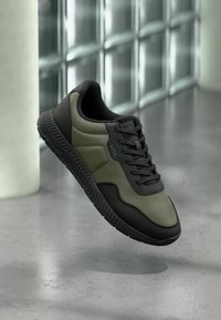 Neizvēlēts, green/black