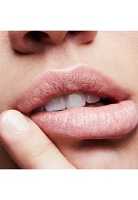 MAC CREMESHEEN LIPSTICK nude