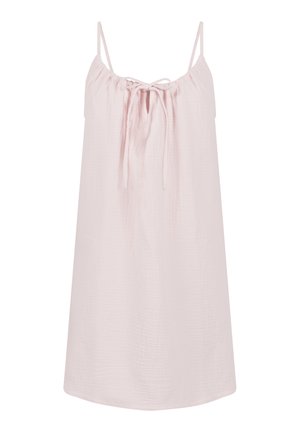 Lichtroze mouwloze jurk met dunne bandjes en een strikdetail aan de voorkant, gemaakt van zachte, lichte stof.