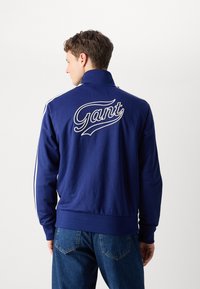 GANT TRACKSUIT JACKET - Bluză de trening - rich navy