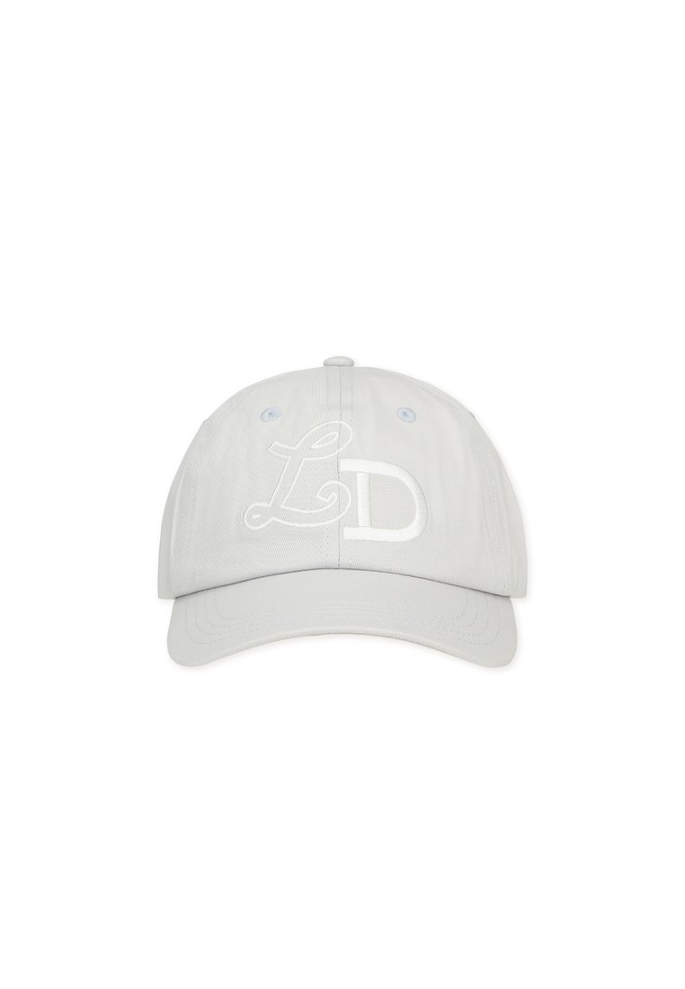 Heled hall müts, millel on kumer ääre ja valge broderitud "LD" logo. Omab ventilatsiooniauke ja reguleeritavat rihma taga.