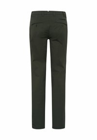 Pantalon vert foncé à jambes droites vu de dos avec deux poches zippées et passants de ceinture sur fond blanc.