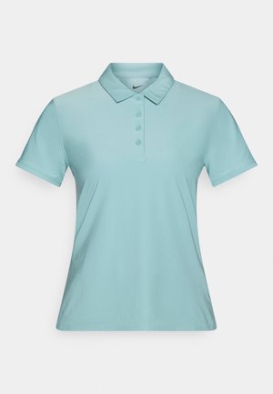 Svetlo modra polo majica z gumbi in kratkimi rokavi, s klasičnim ovratnikom. Narejena iz gladkega, lahkega materiala. Nike logo na ovratniku.