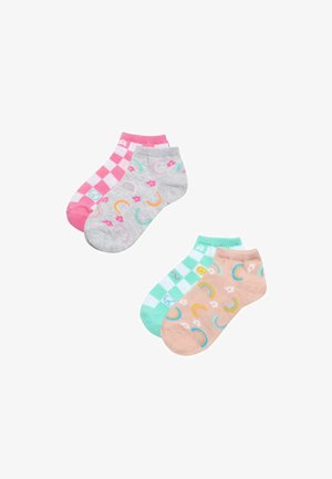 Conjunto de cuatro calcetines tobilleros coloridos. Incluye patrones de flores, arcoíris y diseños de tablero de ajedrez en colores rosa, gris, menta y melocotón.