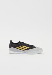 adidas Performance F50 FREESTYLE 24 MESSI - Botines de fútbol sala - core black/gold metallic/clear onix