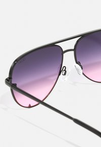 QUAY AUSTRALIA HIGH KEY UNISEX - Lunettes de soleil - black/pink