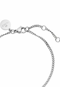 Armband aus Sterlingsilber mit einem Karabinerverschluss, verstellbarer Länge mit Gliedern und einem runden Anhänger, der mit "Purelei" graviert ist.