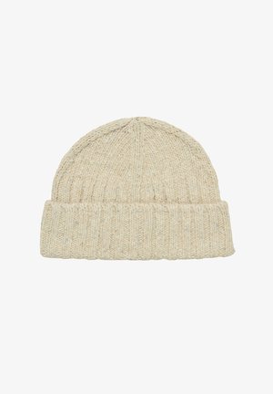 Bonnet en tricot beige clair, avec un bord côtelé et une finition texturée. Matière douce parsemée de discrètes touches de bleu.