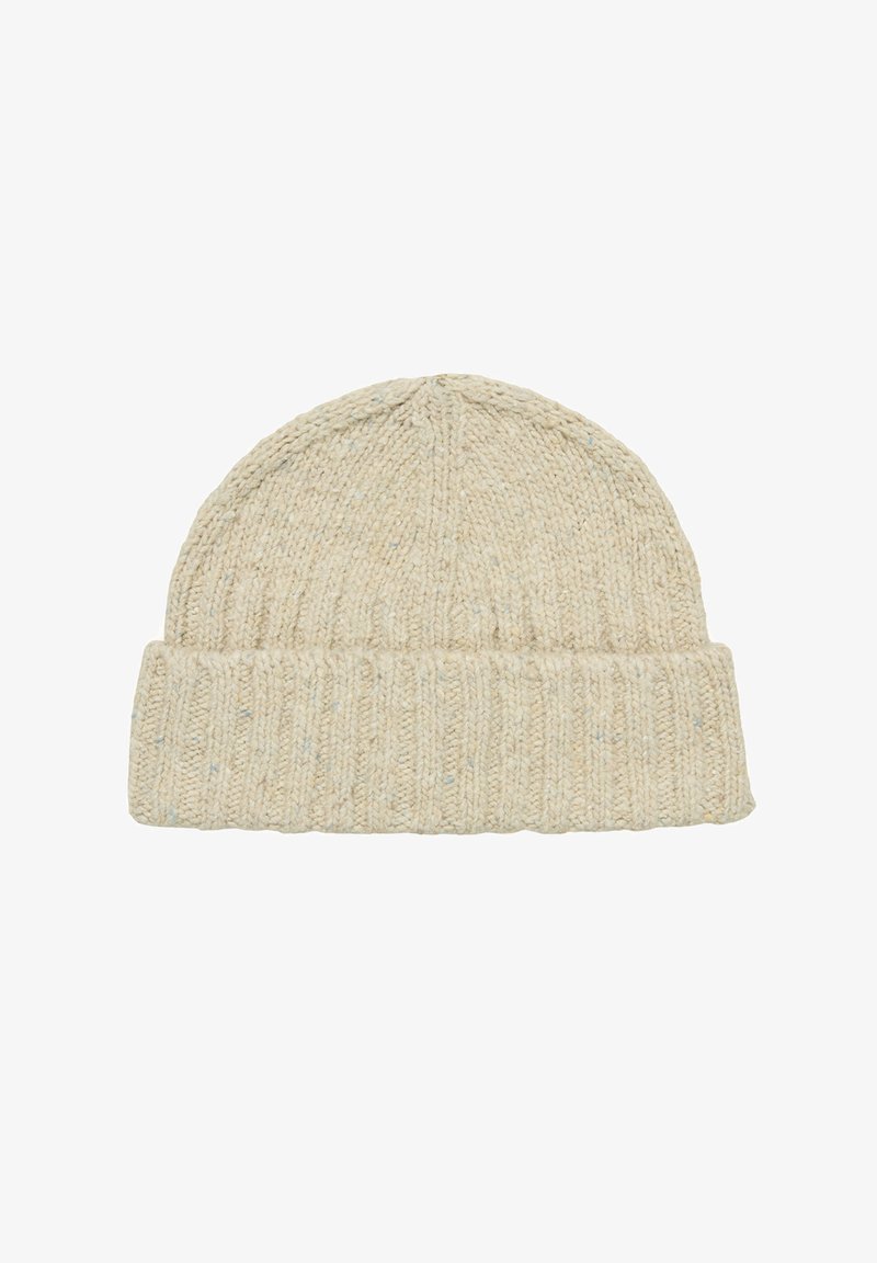 Strickmütze in Hellbeige mit geripptem Bündchen und strukturierter Oberfläche. Weiches Material mit dezenten blauen Sprenkeln.