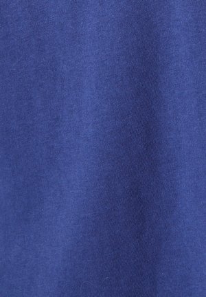 Tessuto di cotone blu, texture liscia, colore uniforme, leggero lucido, con un motivo a coste visibile nella trama, senza motivi distintivi o hardware.