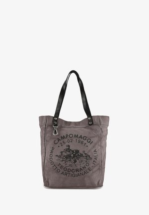 Grijze canvas tas met zwarte leren handvaten. Voorzien van een grafische print van een gebouw en tekst, met versterkte metalen accenten op de hengsels.