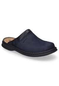 Námořnické modré kožené dřeváky s zaoblenou špičkou, prošívanými detaily a černým koženým akcentem na svršku. Flexibilní gumová podrážka.