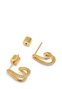 Boucles d'oreilles dorées au design tourbillonnant, ornées d'une rangée de petits cristaux transparents le long d'un bord. Comprend un support cylindrique solide en or.