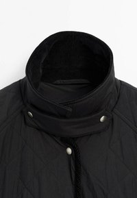 Massimo Dutti Winterjacke - black