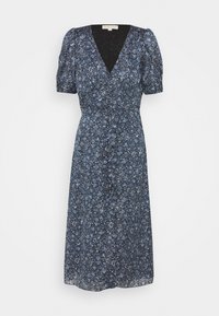 Vestido midi azul con estampado floral, mangas cortas abullonadas, escote en V y cintura fruncida. Hecho de una tela ligera y texturizada con un diseño fluido.