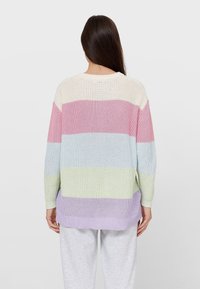 Stradivarius Sweter
