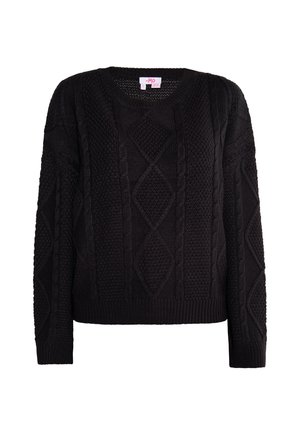 Fekete kötött pulóver, amely texturált mintázattal rendelkezik, gyémánt- és kábelmintákkal, kerek nyakkal és hosszú ujjakkal.