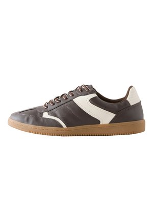 Next, FOREVER COMFORT® SLIM LACE UP TRAINERS.  - REGULAR FIT - Tenisky - new white leopard