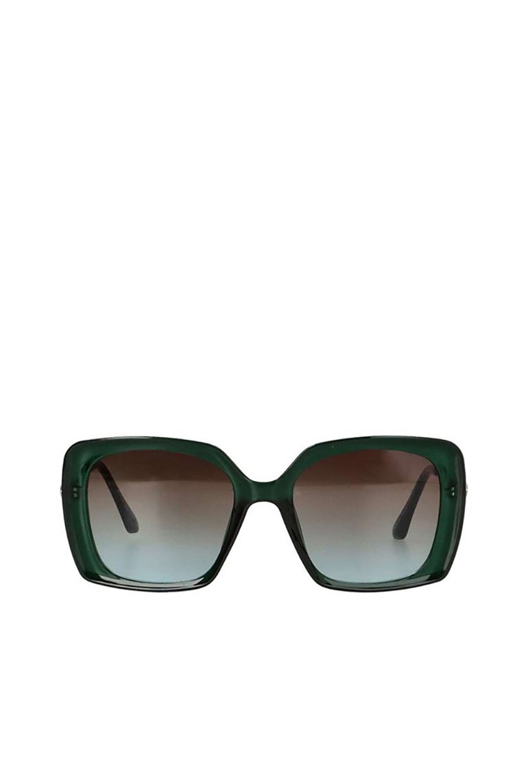 Gafas de sol de plástico verde con un marco cuadrado y grueso, lentes marrones degradados y brazos negros delgados. Textura suave sin adornos.
