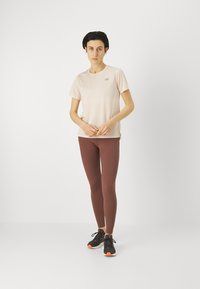 New Balance ESSENTIALS - Sports T-shirt - quartz pink (642)