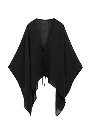 Poncho noir ample avec encolure en V et fermeture par lien, en tissu léger avec ourlet asymétrique et manches larges.