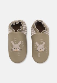 Brune lær baby tøfler med kanin design. Blødt stof på toppen med geometriske mønstre. Elastisk krave for nem påføring.