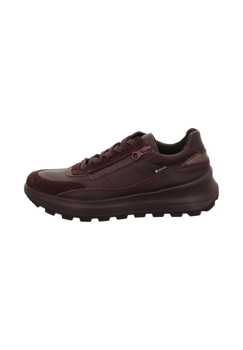 Dunkelburgunderfarbene Gore-Tex Sneakers mit Leder- und Wildleder-Elementen, Schnürverschluss, seitlichem Reißverschluss und dickem profiliertem Sohlen.
