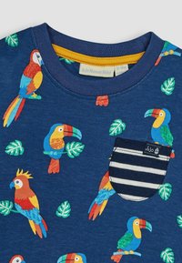 JoJo Maman Bébé GARDEN BUGS REGULAR FIT - Marškinėliai su spaudiniu - navy blue tropical birds