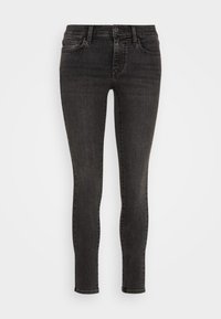 Jeans skinny negros de mezclilla, con una cintura de altura media, cinco bolsillos, presillas para cinturón y una sutil textura desgastada.