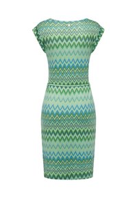 Groene jurk tot op de knie met korte mouwen en horizontale zigzagpatronen in tinten groen, blauw en wit.