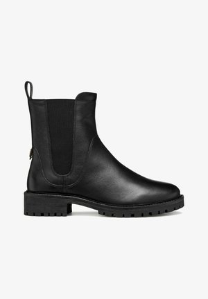 Botín negro de cuero hasta el tobillo con paneles laterales elásticos, punta redondeada, suela texturizada y tirador en la parte posterior. Acabado suave y diseño sencillo.