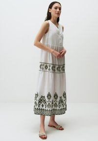 Jimmy Key SLEEVELESS ETHNIC PATTERNED - Vestito casual - white