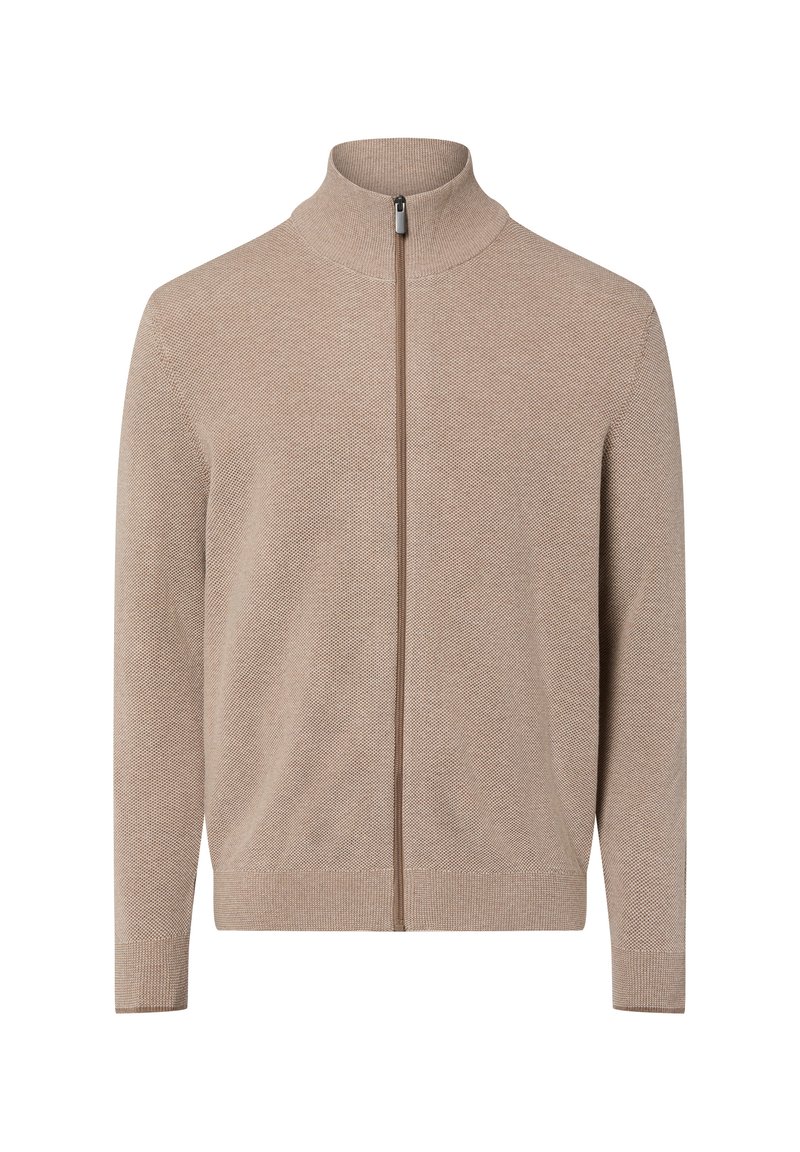 Beiger Strickpullover mit Reißverschluss und hohem Kragen, mit strukturiertem Muster sowie gerippten Bündchen und Saum. Reißverschluss vorne.