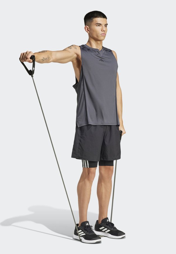 TECHFIT COMPRESSION 3-STRIPES SHORT - Trunks4