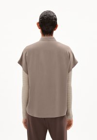 ARMEDANGELS LARISAANA - Hemdbluse - muddy water