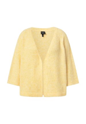 Hellgelbe, weich strukturierte Strickjacke mit offenem Vorderteil, dreiviertellangen Ärmeln und geripptem Saum auf weißem Hintergrund.