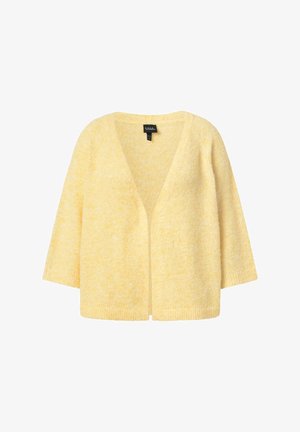 Hellgelbe, weich strukturierte Strickjacke mit offenem Vorderteil, dreiviertellangen Ärmeln und geripptem Saum auf weißem Hintergrund.