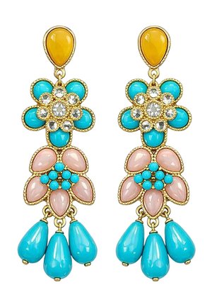 Pendientes colgantes de tono dorado con partes superiores en forma de lágrima amarilla, gemas florales azules y rosas, piedras de imitación transparentes y tres cuentas colgantes en forma de lágrima azul en cada uno.