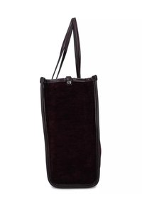 Borsa a tracolla di un viola scuro con eleganti manici in pelle, una texture vellutata liscia e un design minimalista privo di hardware o logo visibili.