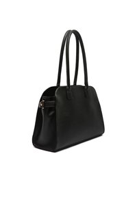 Crna kožna torbica s dvostrukim ručkama na vrhu, strukturiranog oblika, glatke teksture i malim, pravokutnim detaljem kopče s jedne strane.